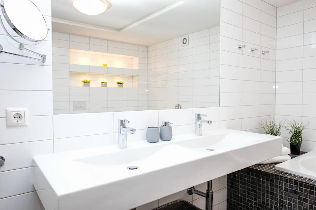 #Stayhere - Spacious Luxury Town Hall 3Bdr Apartment Вильнюс Экстерьер фото